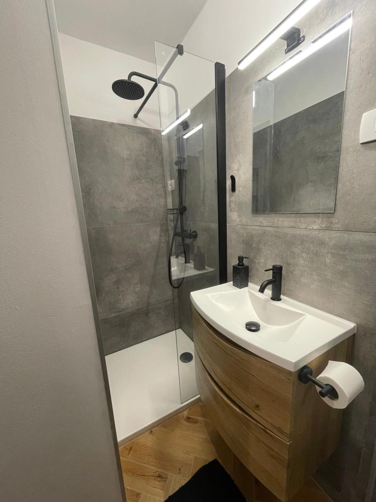 Apartment Gg Art Iii
